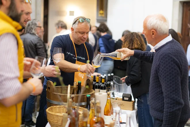 Festival, posvečen oranžnim vinom, se odvija v Izoli. FOTO: Matia Ščukovt/Orange Wine Festival