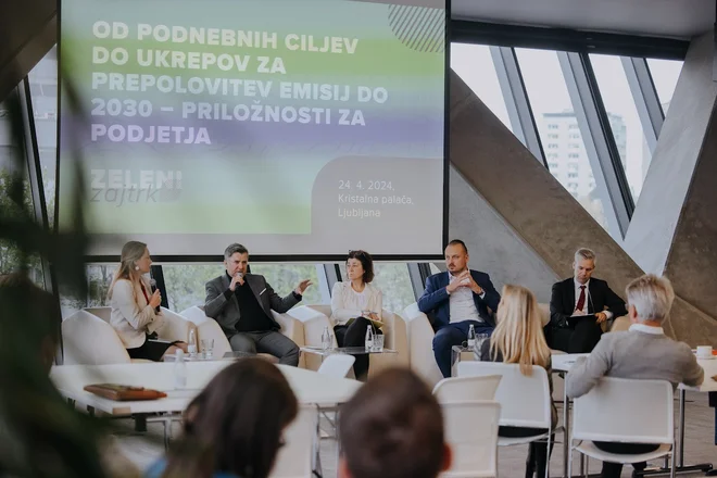 Na drugem zelenem zajtrku letos so ugotavljali, da so znanstveno utemeljeni cilji razogljičenja pomembni za konkurenčno prednost. FOTO: Anže Krže