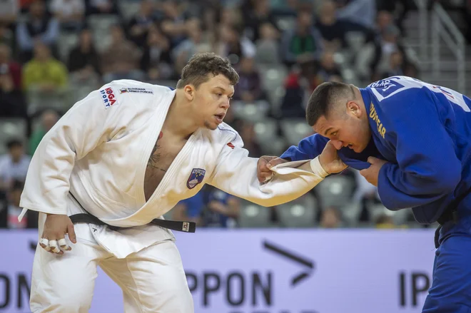 Enej Marinič (levo) je uvodoma zanesljivo premagal Srba Igorja Vračarja. FOTO: Darko Petelinšek/JZS