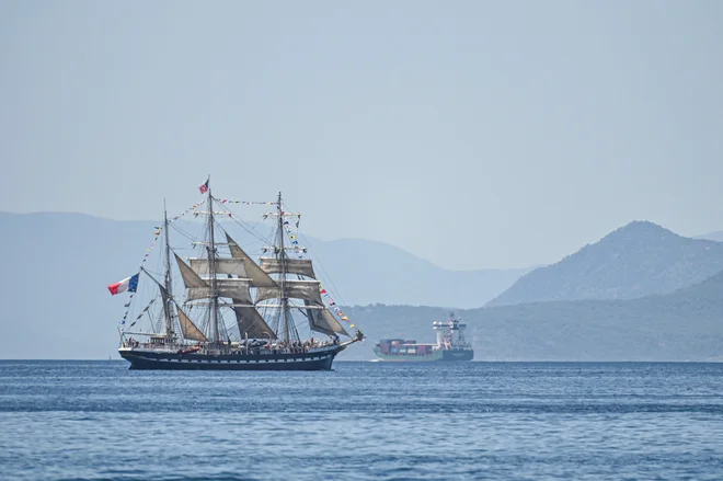 Bakla potuje na trijamborni jadrnici Belem iz 19. stoletja. FOTO: Theophile Bloudanis/AFP