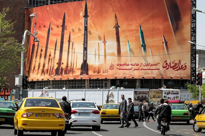 Ladjo MSC Aries je Iranska revolucionarna garda zajela nekaj ur pred prvim neposrednim napadom na Izrael. FOTO: Atta Kenare/AFP