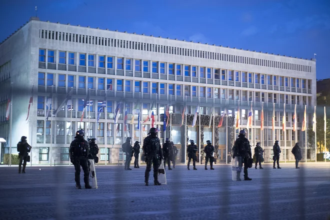 Avtor pokaže, kako se je v tem prostoru razvijala ideja civilne družbe in kako ni postala le politična zloraba levice, temveč predvsem desnice, ki je po svetu prevzela vajeti neoliberalizma. FOTO: Jure Eržen