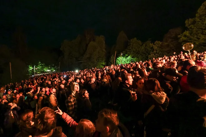 Lani so glavni govorci na Rožniku napovedali, da bodo sindikati gledali vladi pod prste. Zavzeli so se za reforme, ki bodo povečale pravičnost in solidarnost.
FOTO Črt Piksi