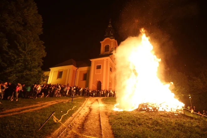 Kres na predvečer praznika je obvezen. FOTO Jože Suhadolnik