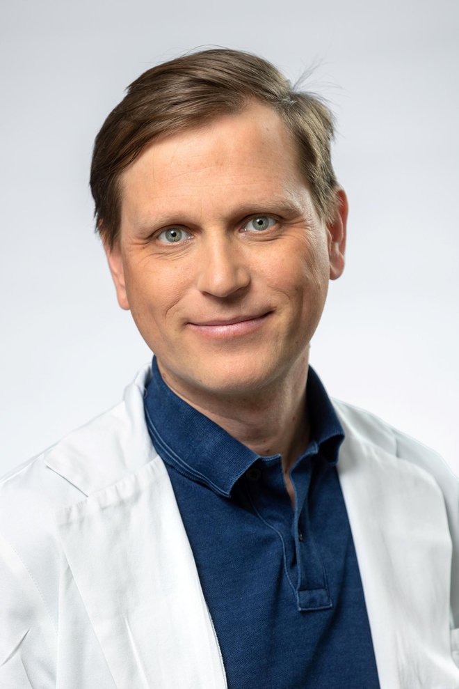 Doc. dr. Peter Kopač, dr. med., specialist interne medicine ter alergologije in klinične imunologije. FOTO: Klinika Golnik