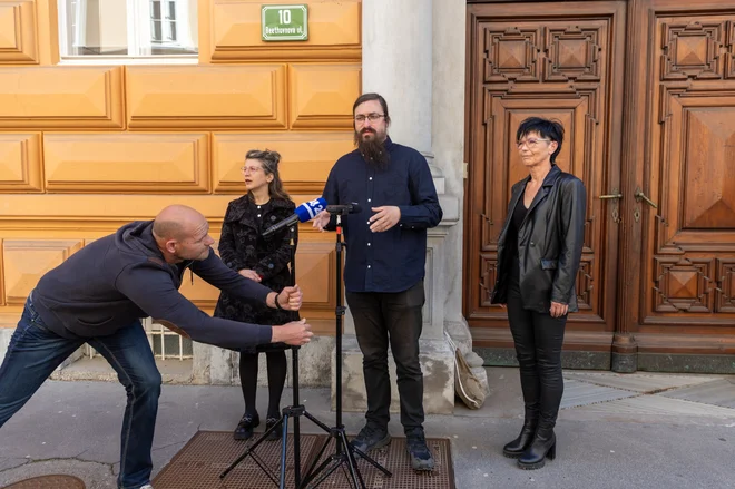 Na ustavno sodišče so se ob SDS in NSi obrnili tudi v stranki Pirati, ker menijo, da jim je kratena pasivna volilna pravica. FOTO: Voranc Vogel