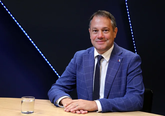 »Videl sem kar nekaj dobrih čezmejnih projektov, ki so ob koncu evropskega financiranja ugasnili. EZTS pa je stalna struktura, ki daje lokalnim skupnostim možnost, da trajno sodelujejo,«.meni Matej Arčon. FOTO: Marko Feist/Delo