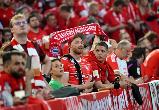 Navijači v polni Allianz Areni v Münchnu so prišli na svoj račun. FOTO: Angelika Warmuth/Reuters