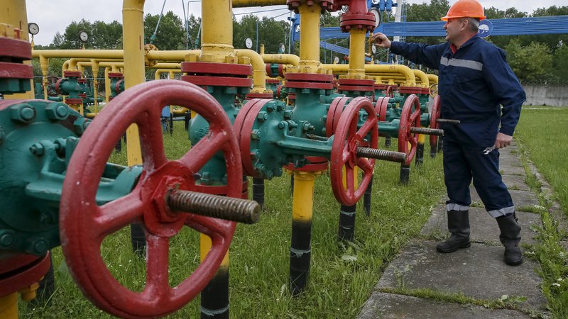 Fotografija: Ruski plin ves čas teče prek Rusije v EU, gospodarstvo želi nadaljevanje pogodbe. FOTO: Gleb Garanich/Reuters