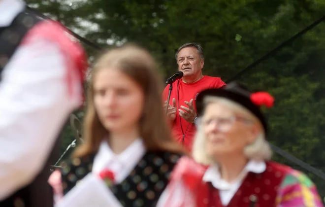 Utrinek s proslave in praznovanja prvega maja na Rožniku. FOTO: Blaž Samec/Delo