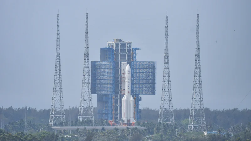 Chang'e 6 je pripravljen na izstrelitev. FOTO: Reuters