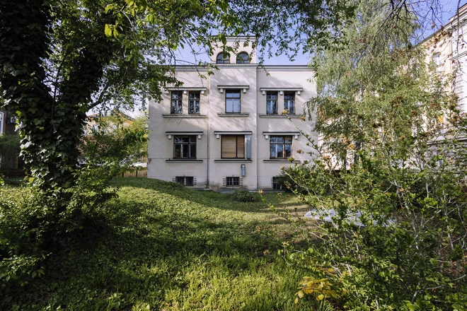 V nekdanji sanatorij umeščeni umetniški projekti naj bi skozi šok in nelagodje ponujali priložnost za katarzo v soočenju z okoljsko krizo. Foto Janez Klenovšek