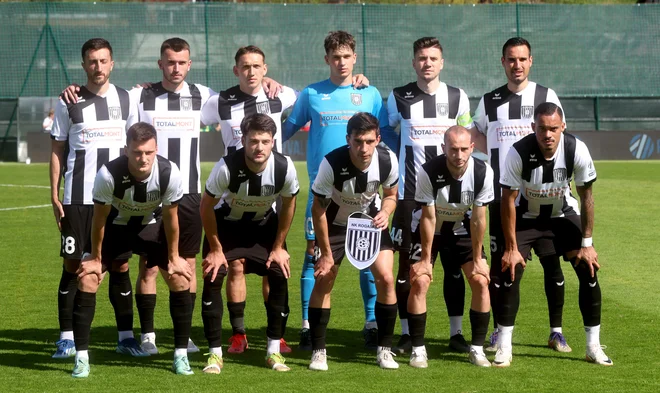 Na igrišču je šlo nogometašem Rogaške dobro odnog, klubskemu vodstvu v pisarnah pa slabše. FOTO: Blaž Samec/Delo