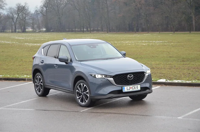 Mazda CX-5 je umirjeno elegantni srednje veliki SUV.

FOTO: Gašper Boncelj