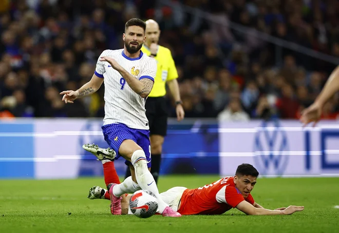 Francoski veteran Olivier Giroud bo tudi na euru preigral marsikaterega nasprotnega igralca. FOTO: Sarah Meyssonnier/Reuters