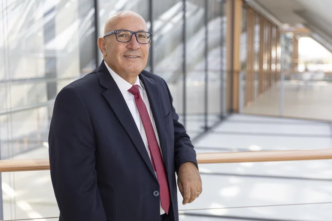 Na področju energetske učinkovitosti nameravamo nadaljevati sodelovanje s partnerji, kot je Eko sklad, ki lahko zagotovi financiranje manjših energetskih projektov za zasebni in javni sektor, pravi podpredsednik EIB Kiriakos Kakuris. Foto EIB
