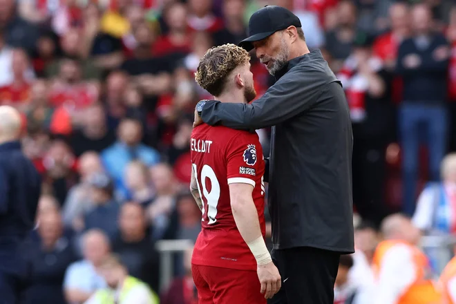 Harvey Elliott in Liverpoolov trener Jürgen Klopp FOTO: Darren Staples/AFP