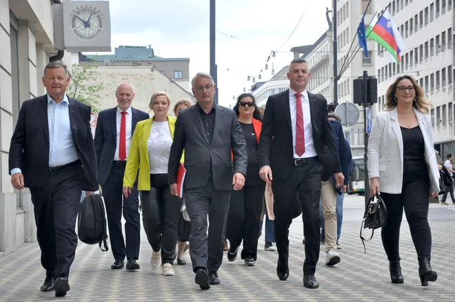 Predsednik SD Matjaž Han je v luči dolga stranke SD, ki se giblje okoli dveh milijonov evrov, napovedal finančno zelo skromno volilno kampanjo. FOTO: Leon Vidic/Delo