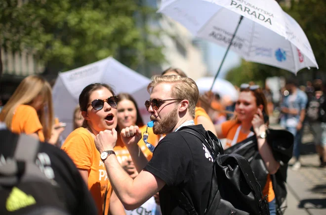 Tako so se leta 2018 sredi maja slovenski maturanti zbrali na ljubljanskih ulicah in zaplesali tradicionalno četvorko – kot že 17 let dotlej. Prvo so pripravili 22. maja 2001 v Ljubljani. FOTO: Jure Eržen