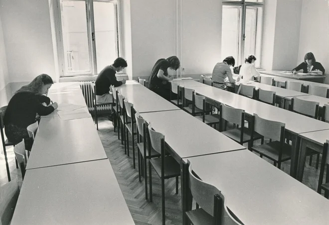 Lubljanski maturanti med pisanjem testa leta 1979. FOTO: Zoran Vogrinčič