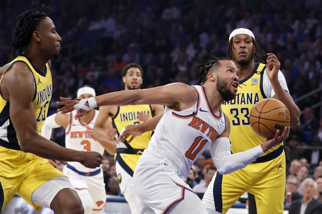 Jalen Brunson je v končnici v svojem svetu. Tudi Indiani je nasul čez 40 točk in za vodstvo New Yorka v zmagah z 1:0. FOTO: Sarah Stier/Getty Images Via Afp