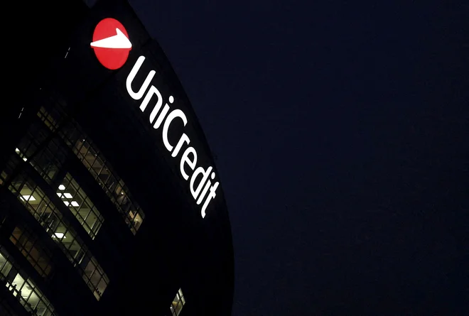 Četrtletni dobiček italijanske bančne skupine je opazno presenetil vlagatelje. FOTO: Stefano Rellandini/Reuters