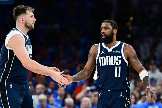 Luka Dončić in Kyrie Irving nista našla zmagovite kombinacije. FOTO: Joshua Gateley/AFP