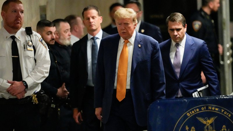Fotografija: Donald Trump ob prihodu na sodišče v New Yorku. FOTO: Mary Altaffer/Reuters