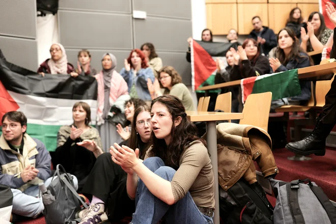 Protest v podporo Palestini na FDV v Ljubljani. FOTO: Blaž Samec/Delo