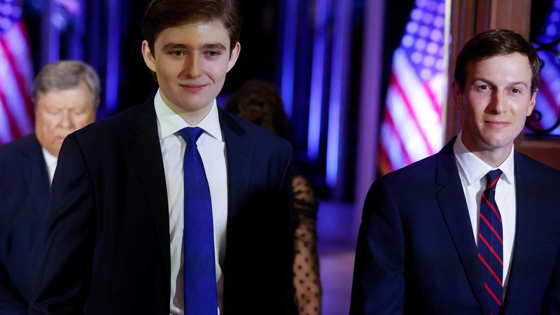 Fotografija: Barron Trump (levo) in svak Jared Kushner. FOTO: Jonathan Ernst/Reuters