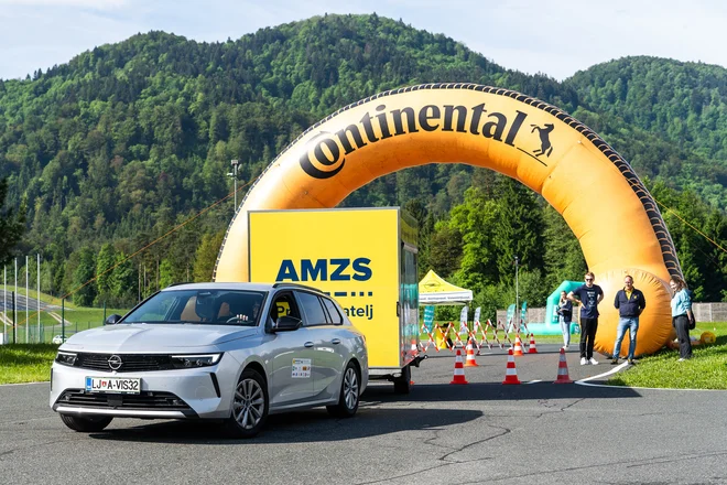 Vožnja in parkiranje prikolice sta sicer povzročala nekaj težav, a kot ugotavljajo v AMZS, so letos s to nalogo dobro opravili. FOTO: AMZS/Damjan Končar