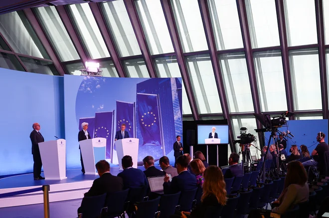 Vlagatelji pričakujejo, da bo ECB na svojem prihodnjem zasedanju o denarni politiki znižala obrestne mere.

Foto Kai Pfaffenbach/Reuters