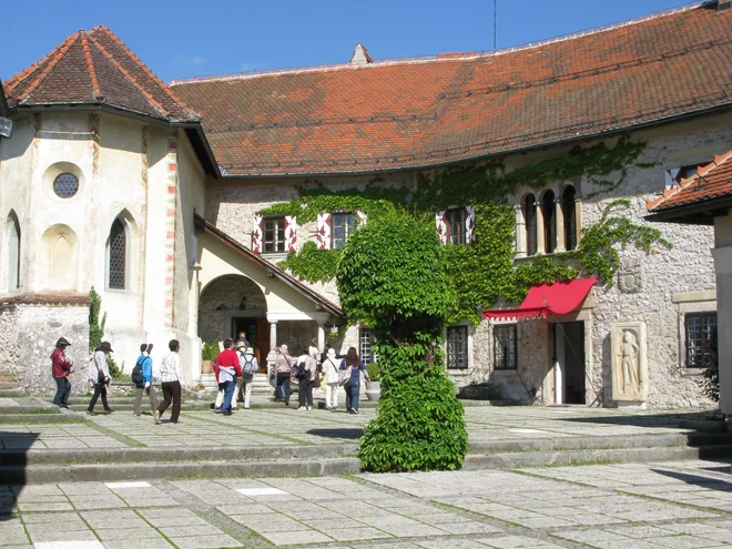 Stanje muzejske postavitve na gradu kar kriči po obnovi in za obiskovalce atraktivnejših vsebinah. FOTO: Blaž Račič