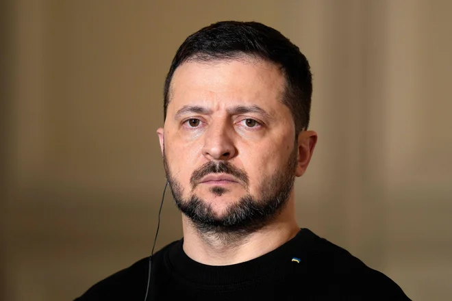 Ukrajinski predsednik Volodimir Zelenski pravi, da je vajen groženj z atentatom.

FOTO: Thibault Camus/AFP