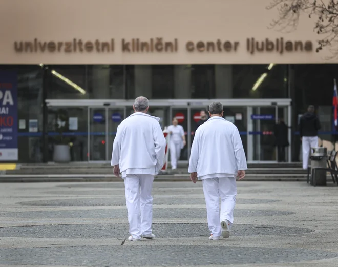 Največ bi pridobil generalni direktor UKC Ljubljana, ki naj bi se mu dohodek zvišal za več kot polovico, na nekoliko več kot 8000 evrov bruto. FOTO: Jože Suhadolnik/Delo