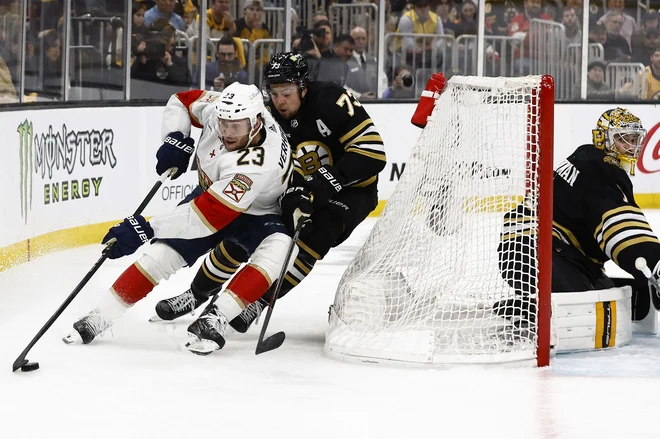 Kanadčan Carter Verhaeghe (levo) je zabil tretji gol za Florido Panthers. FOTO: Winslow Townson/Usa Today Sports