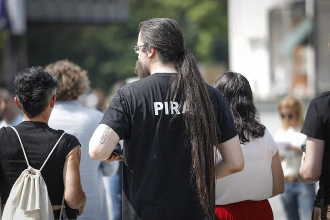 Piratom ni uspelo zbrati potrebnih 1000 podpisov. FOTO: Jože Suhadolnik/Delo