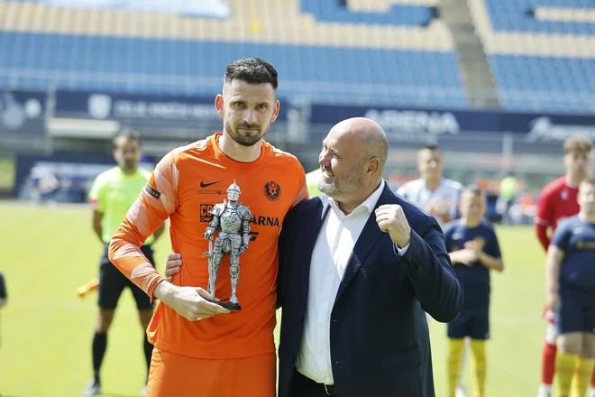 Ukrajinski vlagatelji so v Celju slavili naslov prvakov in pokazali pot Turkom, ki prihajajo v Maribor. Foto Jože Suhadolnik