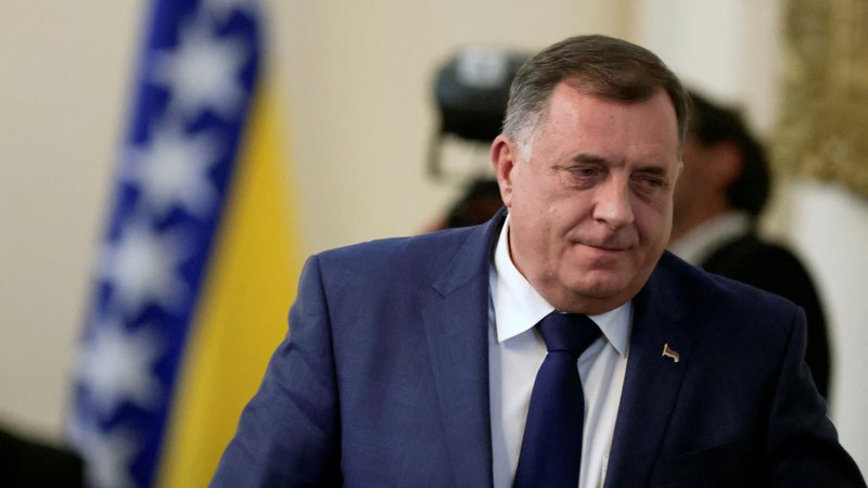 Fotografija: Predsednik Republike Srbske Milorad Dodik si zaradi sankcij ne more zakonito izplačevati plač. Foto Dado Ruvic/Reuters