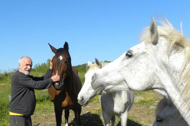 »V popolni mirnosti življenja je neznanski užitek, da samemu sebi niti najmanj ne zameriš, če nič ne delaš,« pravi Luka Vidmar. FOTO: Tomaž Gerdina