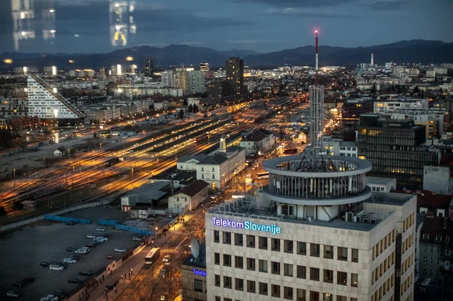 Telekom je v Sloveniji nekoliko povečal tržni delež v segmentih širokopasovnega dostopa do interneta in IP-televizije FOTO: Voranc Vogel/Delo