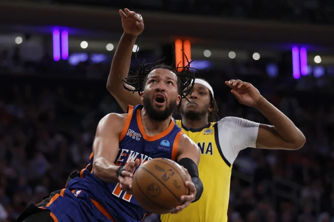 Jalen Brunson (z žogo) je bil nerešljiva uganka za košarkarje Indiane. FOTO: Sarah Stier/AFP