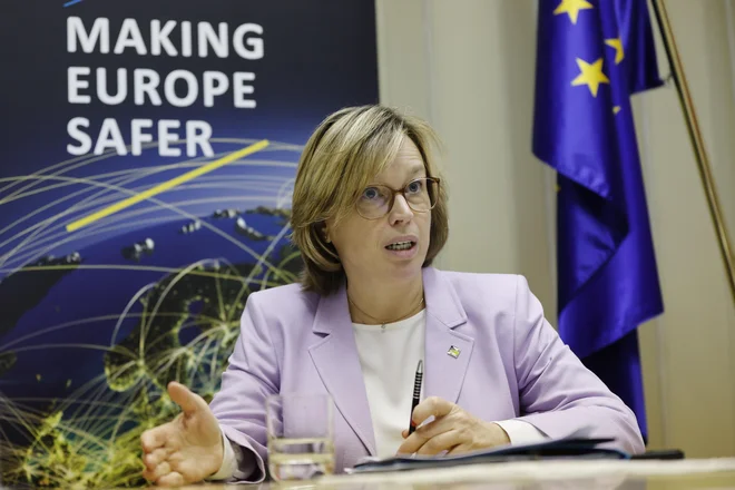 Catherine De Bolle, direktorica Europola, se je danes v Ljubljani udeležila slovesnosti ob 20-letnici slovenskega članstva v Europolu. Foto Leon Vidic/delo