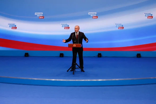 Z imenovanjem otrok svojih vplivnih prijateljev na pomembne položaje v državi je Putin dokazal, da resno misli na svojo prihodnost in na prihodnost najožjih sodelavcev. Od njih pričakuje jamstva za svojo varnost. Tako kot je jamstva zase pred četrt stoletja zahteval Boris Jelcin, ko je za svojega naslednika izbral moža iz KGB – Vladimirja Putina. FOTO: Maxim Shemetov/Reuters