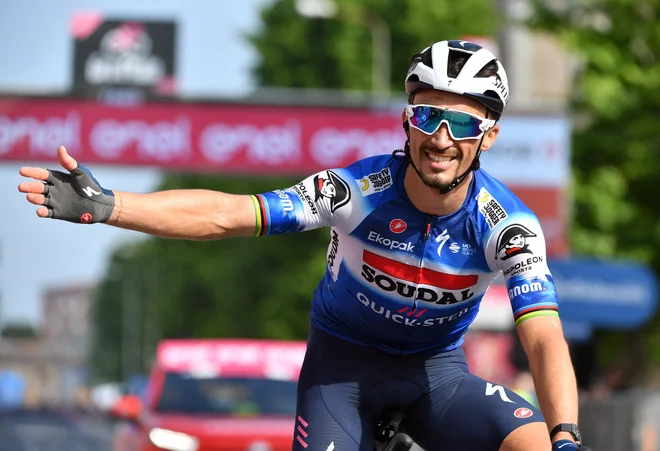 Danes je Alaphilippe letel, ne kolesaril! FOTO: Jennifer Lorenzini Reuters