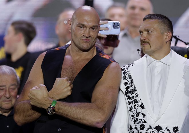 Tyson Fury (levo) in Oleksandr Usik se bosta jutri udarila v Riadu. FOTO: Andrew Couldridge/Reuters