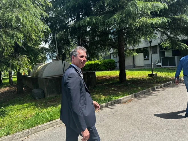 Najvišja kazen, in sicer deset let in šest mesecev zapora ter 420.000 evrov kazni grozi Sergeju Racmanu. Pri tem je tožilka upoštevala njegovo predkaznovanost in to, da je pred prijetjem začasno pobegnil. FOTO: Nataša Čepar/Delo