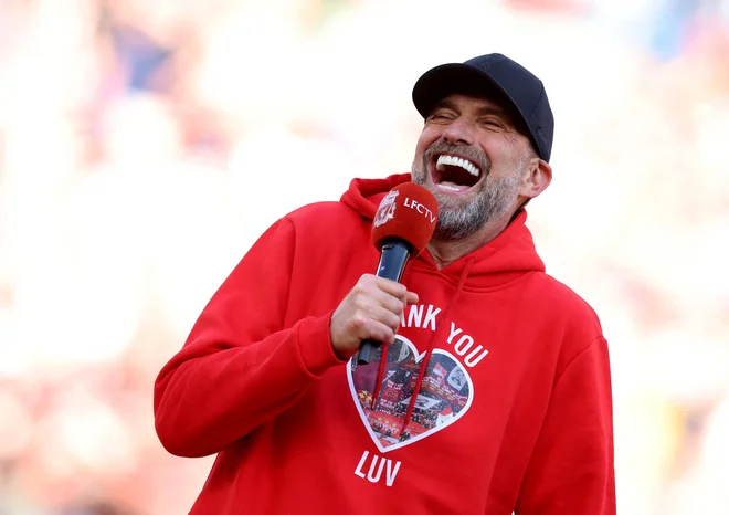Jürgen Klopp med slovesom od navijačev. FOTO: Phil Noble/Reuters