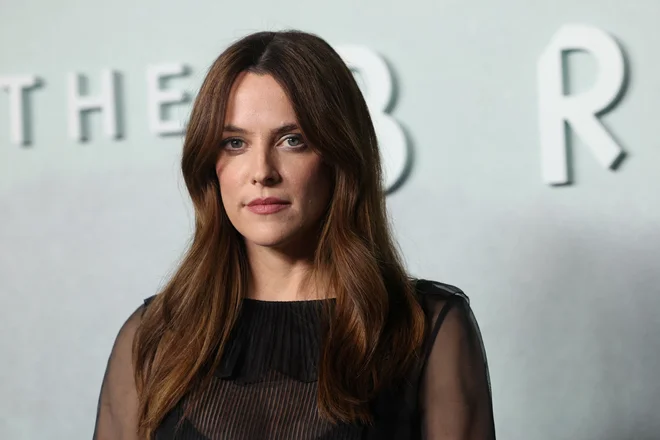 Riley Keough je s tožbo pridobila vsaj nekaj časa, saj je prodaja prepovedana, dokler sodišče ne odloči o njeni vlogi. FOTO: Mario Anzuoni/Reuters