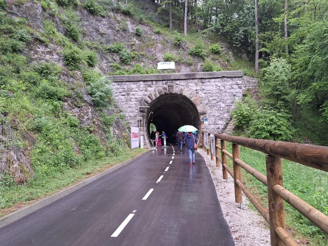 Na povezavi so morali obnoviti tri obstoječe predore ter zgraditi enega novega. FOTO: Špela Kuralt/Delo